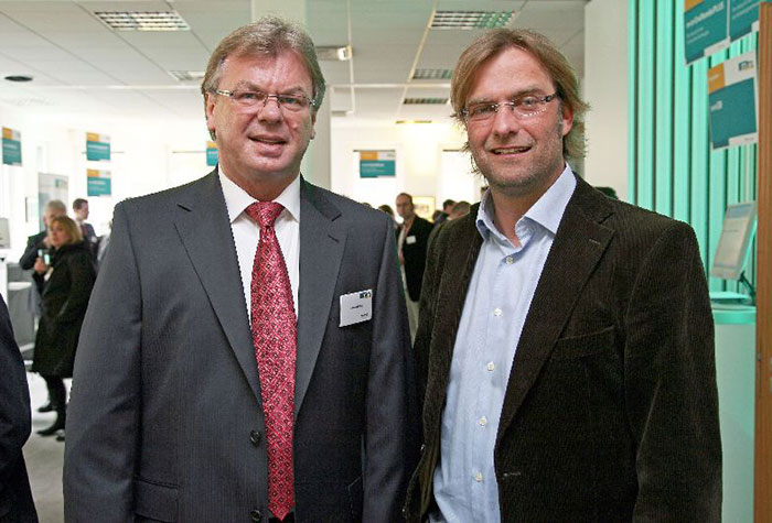 Jürgen Klopp, langjähriger Trainer des BVB und m+m Geschäftsführer Michael Müller auf einer m+m Firmenveranstaltung.